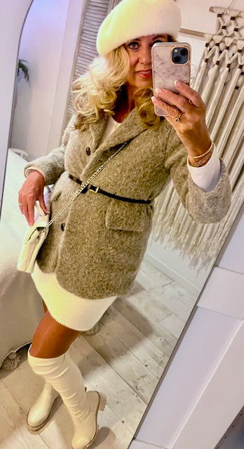 Blazer jasje zacht wollig met zwart riempje , taupe