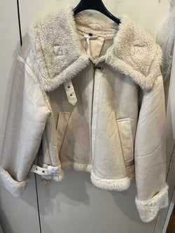 Jas Lammy coat met riempjes aan de zijkant, Faux bontrand en 2 steekzakken