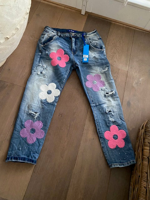 Jeans met geborduurde flowers