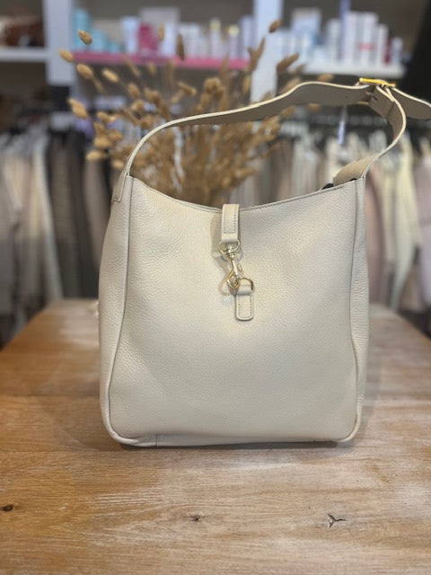 Tas echt leer met gouden sluiting. Beige