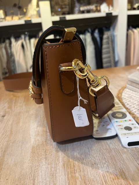 Tas echt leer , met gouden ketting, cognac