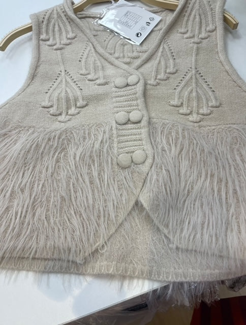 Gilet fluffy met dubbele rij knoopjes, beige